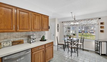 906 Canterbury Ln 906, Colchester, CT 06415