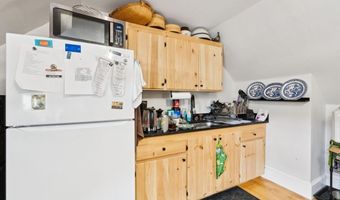 56 Chapel St, Augusta, ME 04330