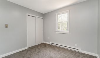 18 Holiday Dr, Albrightsville, PA 18210