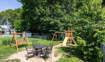 43 Holmes Ct, Albany, NY 12209