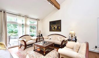 8312 UPPER SPRING Ln, Annandale, VA 22003