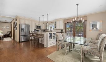 11 Renfrew Ave, Middletown, RI 02842