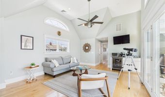 4 Clarkes Village Ln, Jamestown, RI 02835