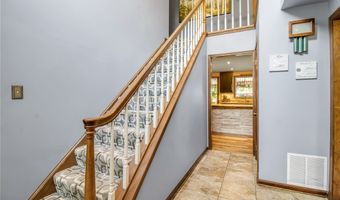 7 Shalamar Ct, Amherst, NY 14068