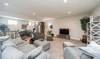 2333 Stonewood Ct SW, Altoona, IA 50009
