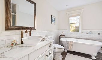 55 Seabreeze Ln, Amagansett, NY 11930