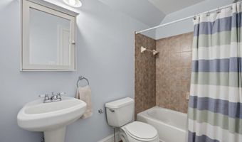 7032 WILSON Ln, Bethesda, MD 20817