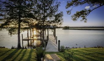927 N Shore Dr, Biloxi, MS 39532