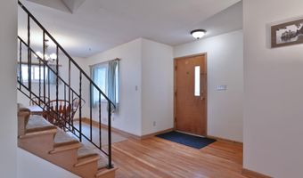 714 Island Ct, Columbus, OH 43214