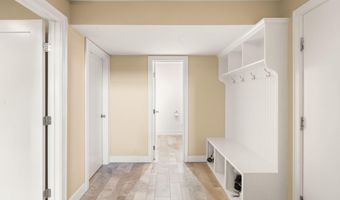 4226 40TH St N, Arlington, VA 22207