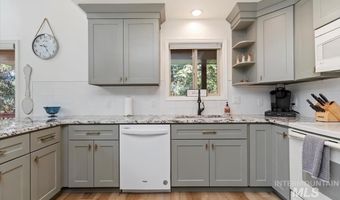 1496 Pine Rdg, Cascade, ID 83611