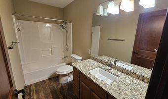 2702 Railroad Cir, Aberdeen, SD 57401