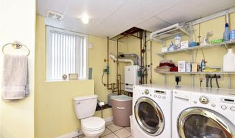 17 Middle St, North Providence, RI 02911