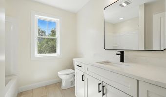 13 Kenwood Cir, Bloomfield, CT 06002