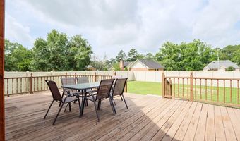 605 Plantation Dr, Adel, GA 31620