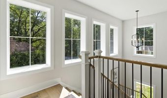 8202 MOCKINGBIRD Dr, Annandale, VA 22003