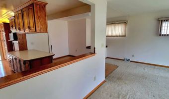 713 NE 3rd Ave, Aberdeen, SD 57401
