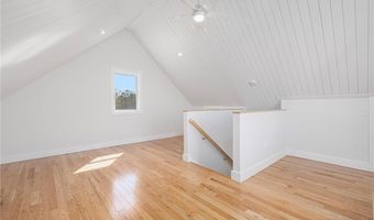 11 Gunning Ct, Middletown, RI 02842