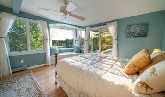 5 Shore Dr, Branford, CT 06405