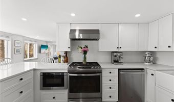 102 Lincoln Ave, East Providence, RI 02915
