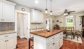 10 N Beech Tree Rd, Brookfield, CT 06804