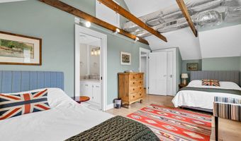 15 Liberty St, Chester, CT 06412