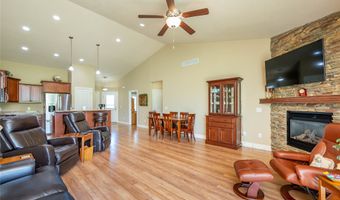 1132 15th Ave SE, Altoona, IA 50009