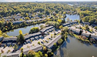 747 Peninsula Ct, Ann Arbor, MI 48105