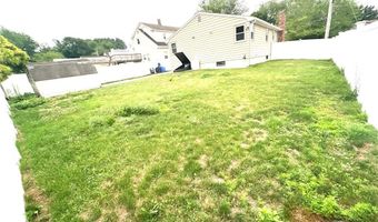 8 Ashby St, Johnston, RI 02919