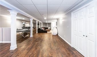 4 Hart Pond Dr, North Smithfield, RI 02896