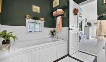 23 Harbour Vlg A, Branford, CT 06405
