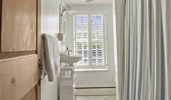 35 Second St, Newport, RI 02840