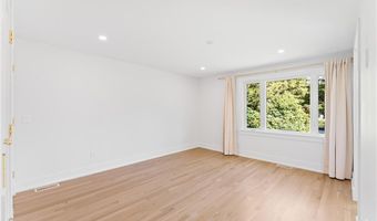 7 Carpenter Ave, Barrington, RI 02806