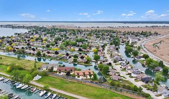 7202 Harbor Dr, Algonac, MI 48001