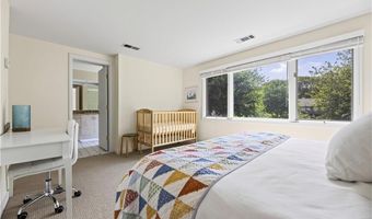 2 Martingale Ln, Narragansett, RI 02882