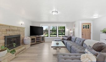 2832 Oak Grove Dr NW, Albany, OR 97321