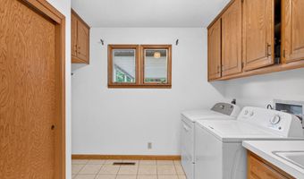 1635 Oak Dr, Aurora, MO 65605