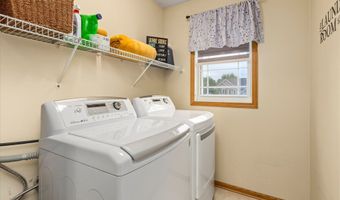 123 Dooley Ct SW, Altoona, IA 50009