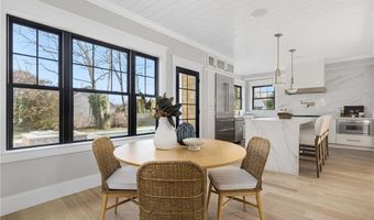 14 Kay Blvd, Middletown, RI 02842