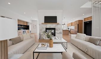 2777 Donna Dr, Columbus, OH 43220