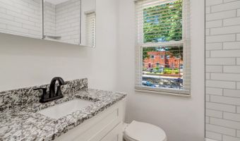 2935 LANDOVER St, Alexandria, VA 22305