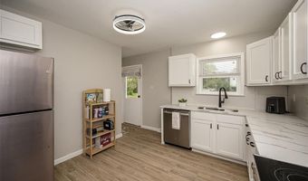 270 E Skyline Dr, Ballwin, MO 63011