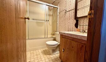 28 W Shore Rd, Babb, MT 59411