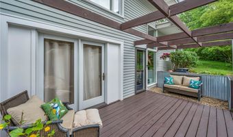 1425 Partridge Ln, Akron, OH 44333