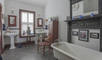 11 Durham St, Belfast, ME 04915