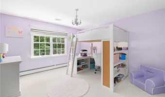 4 Brookfield Ct, East Greenwich, RI 02818