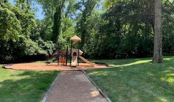 210 Braeshire Dr D, Ballwin, MO 63021