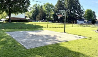 6419 Woodwind Dr, Indianapolis, IN 46217
