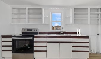 1609 W Main Rd, Middletown, RI 02842