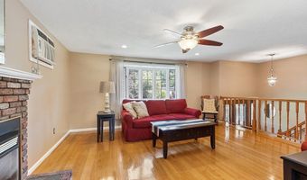 8 Brookdale Cir, Billerica, MA 01821